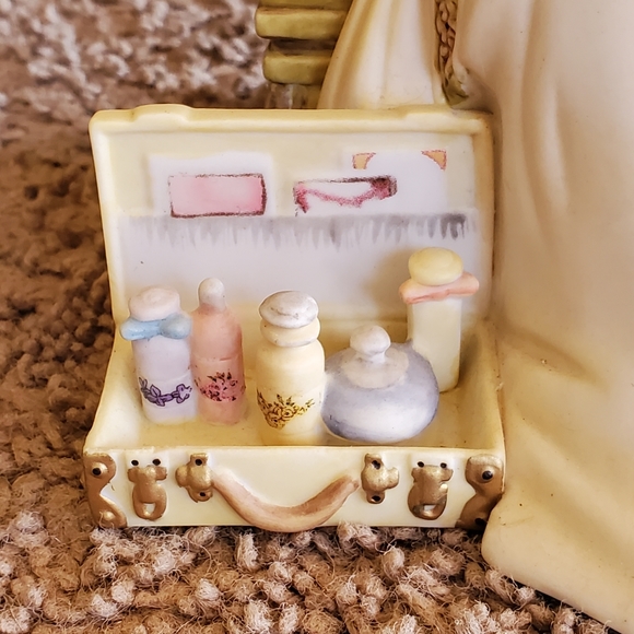 AVON 2011 Mrs Albee - Picture 6 of 10